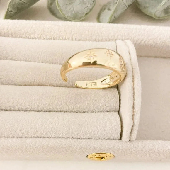 925 Sterling Silver Dainty Gold Moon & Star Dome Ring Minimalist Ring Band - Picture 8 of 8